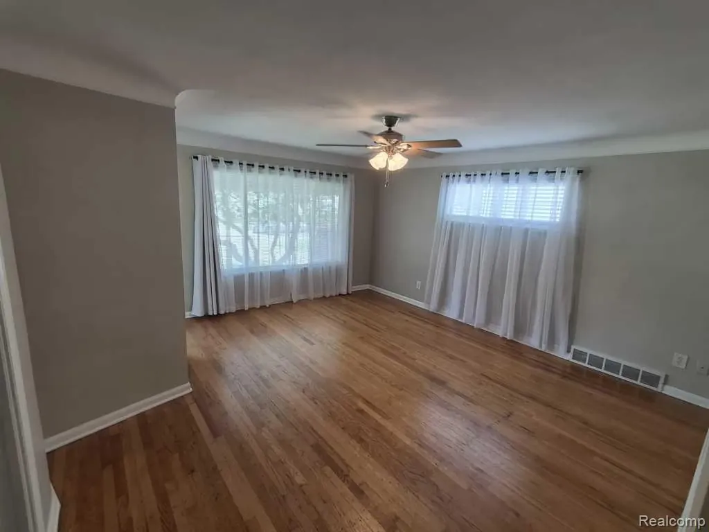 20548 Poinciana Redford Charter Township MI 48240