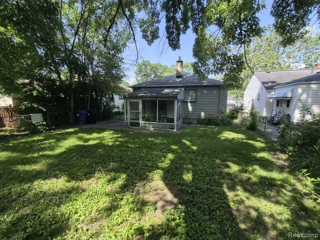 20548 Poinciana Redford Charter Township MI 48240