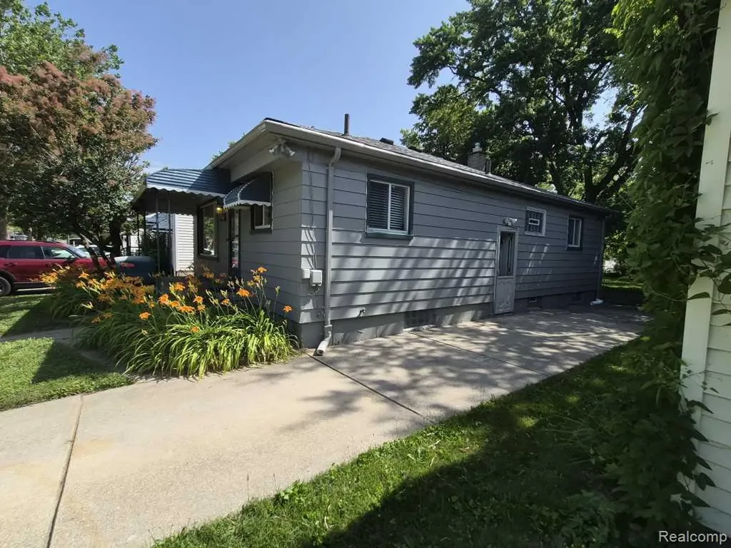 20548 Poinciana Redford Charter Township MI 48240