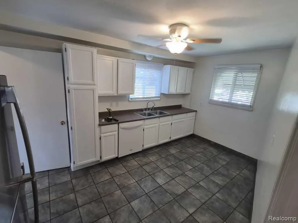 20548 Poinciana Redford Charter Township MI 48240