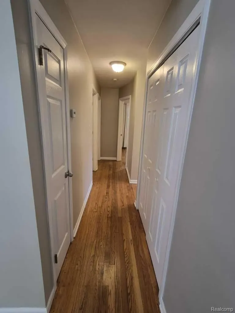 20548 Poinciana Redford Charter Township MI 48240