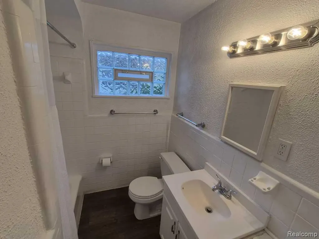 20548 Poinciana Redford Charter Township MI 48240