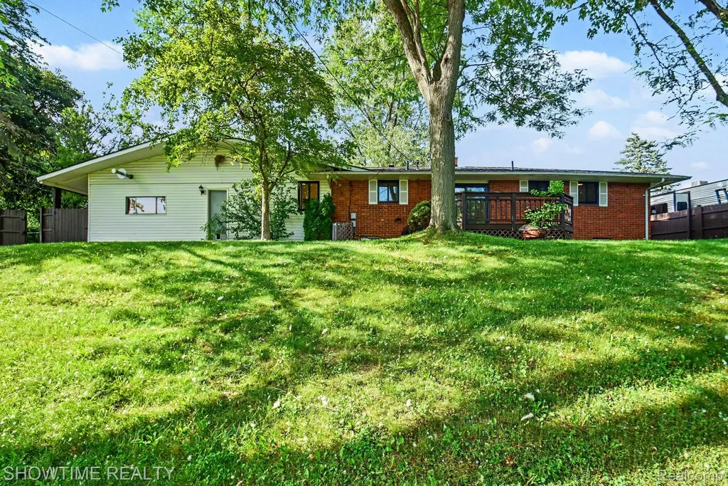 3699 Mark Road Waterford Charter Township MI 48328