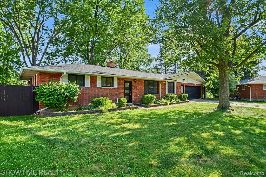 3699 Mark Road Waterford Charter Township MI 48328
