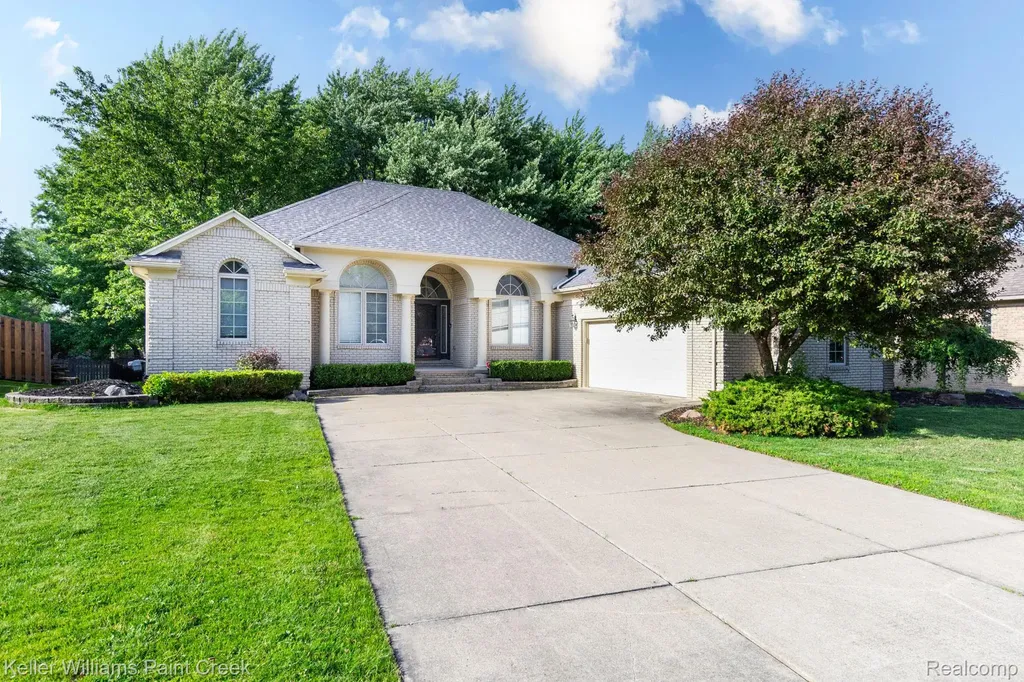20695 Gaberty Drive Clinton Charter Township MI 48038