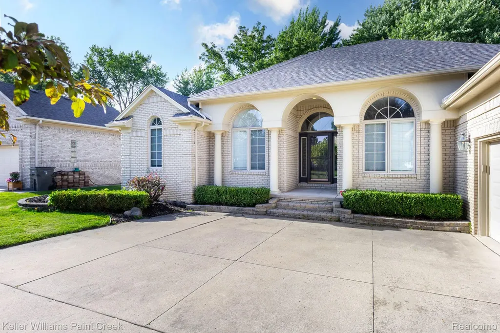 20695 Gaberty Drive Clinton Charter Township MI 48038