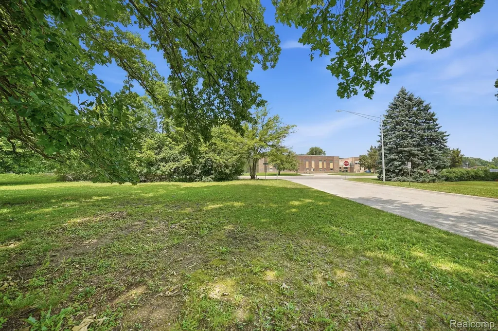 28993 Monterey Drive Southfield City MI 48076