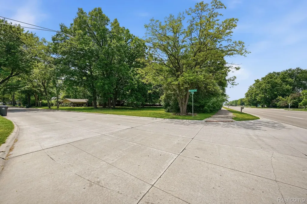 28993 Monterey Drive Southfield City MI 48076