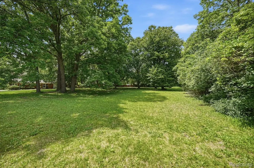 28993 Monterey Drive Southfield City MI 48076