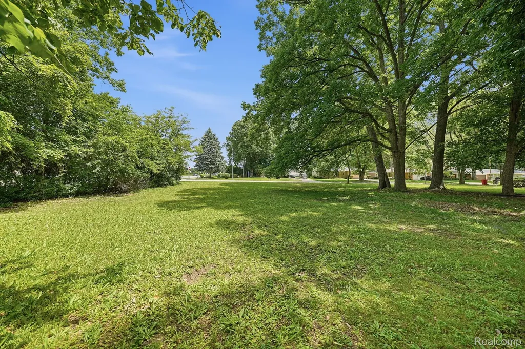 28993 Monterey Drive Southfield City MI 48076