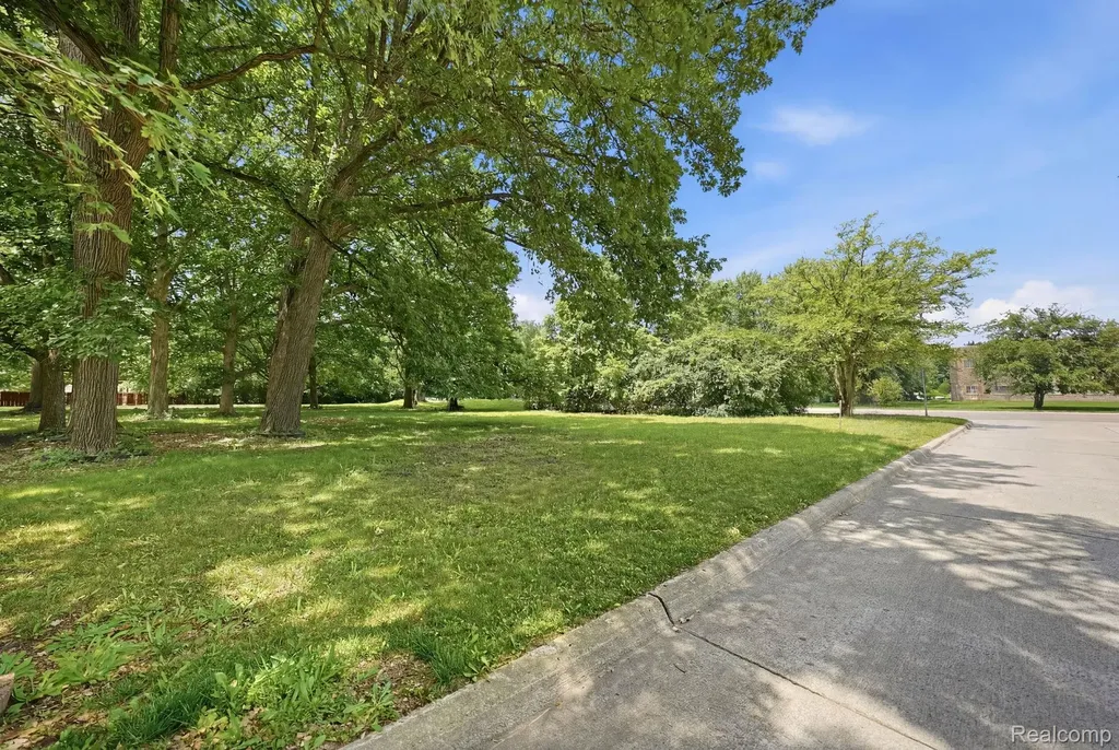 28993 Monterey Drive Southfield City MI 48076