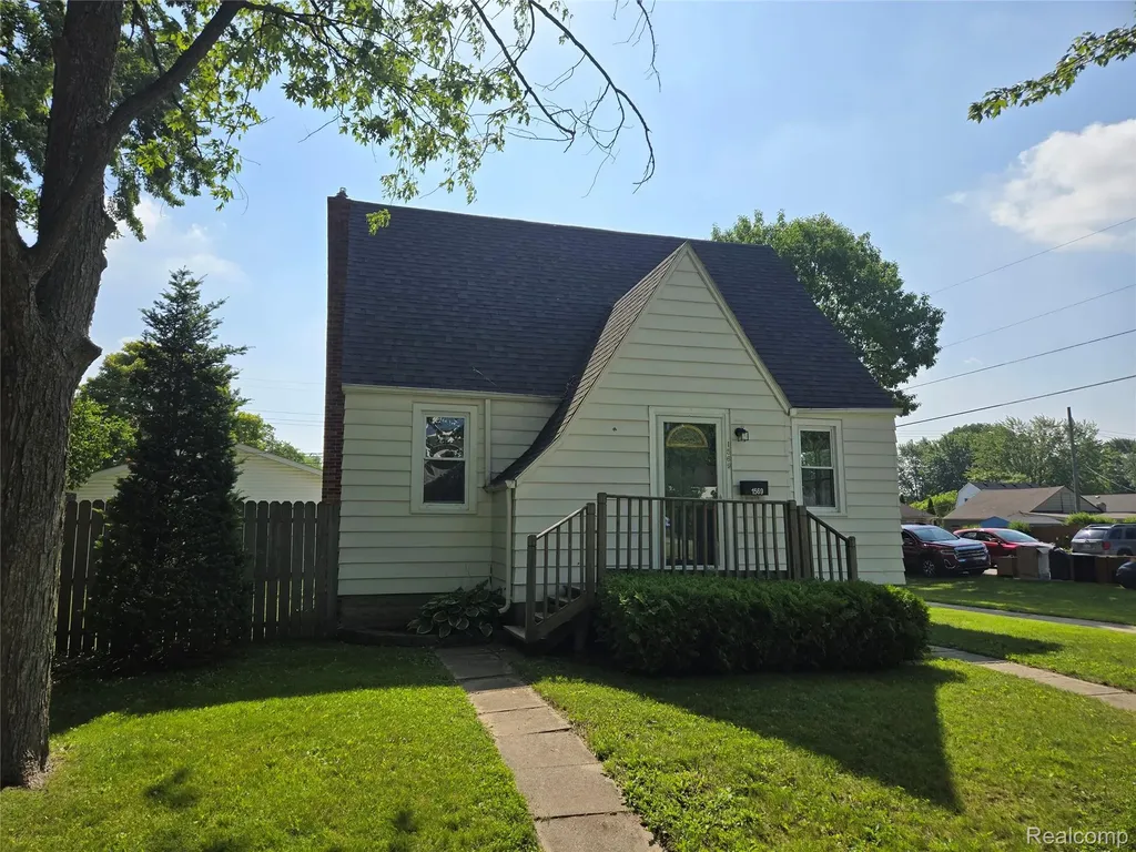 1569 New Hampshire Avenue Marysville City MI 48040