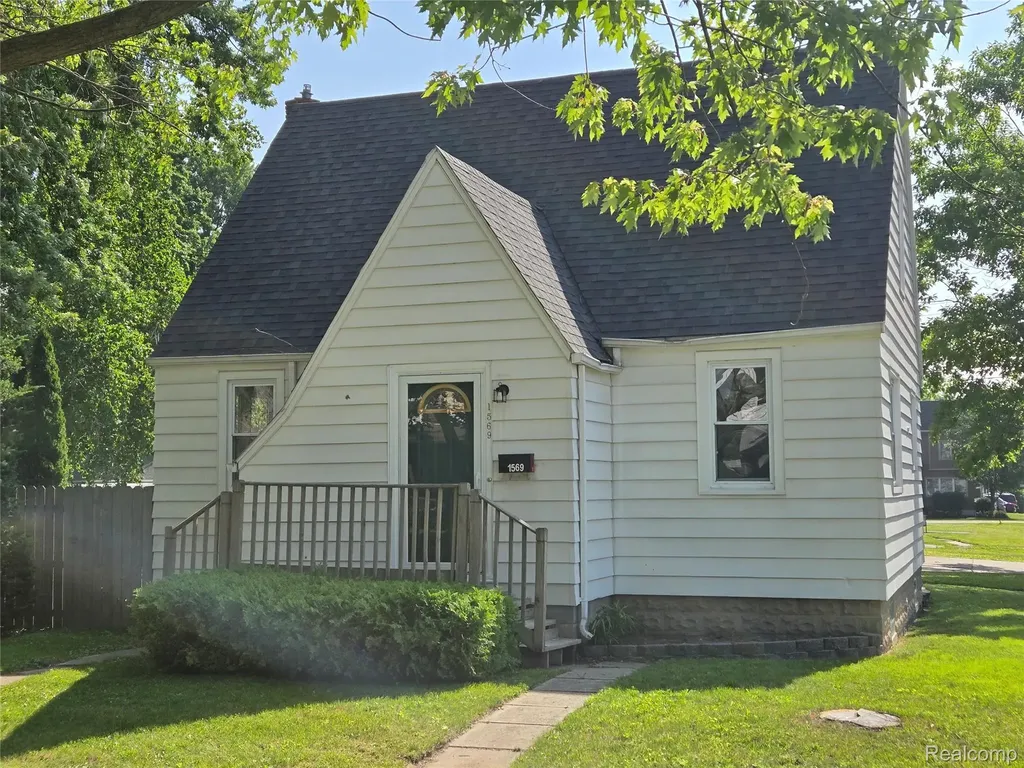 1569 New Hampshire Avenue Marysville City MI 48040