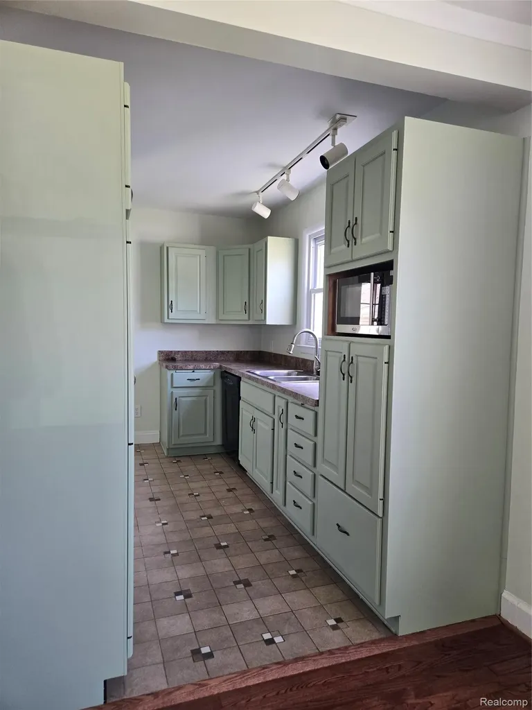 1569 New Hampshire Avenue Marysville City MI 48040