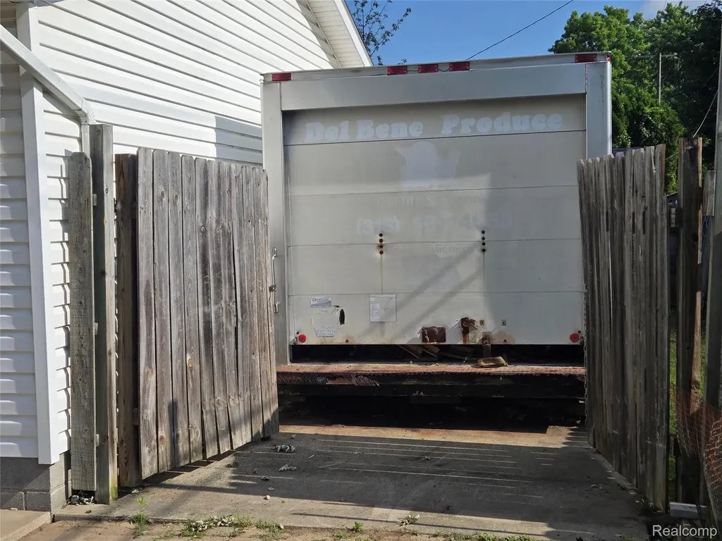 1569 New Hampshire Avenue Marysville City MI 48040