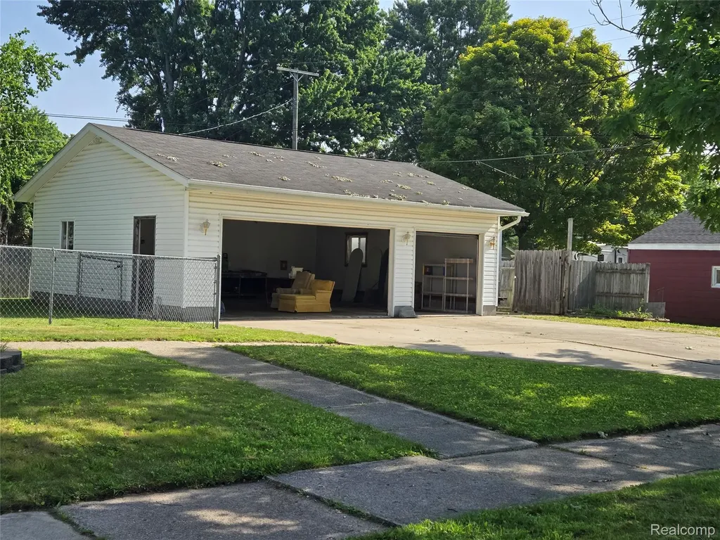1569 New Hampshire Avenue Marysville City MI 48040
