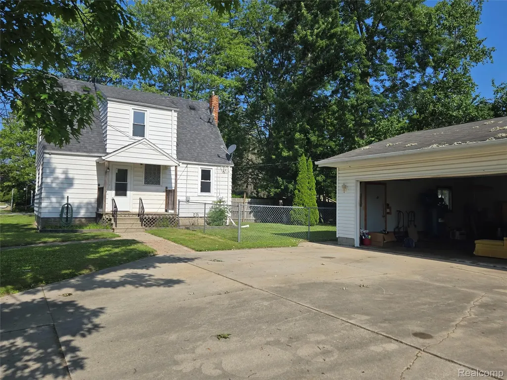 1569 New Hampshire Avenue Marysville City MI 48040