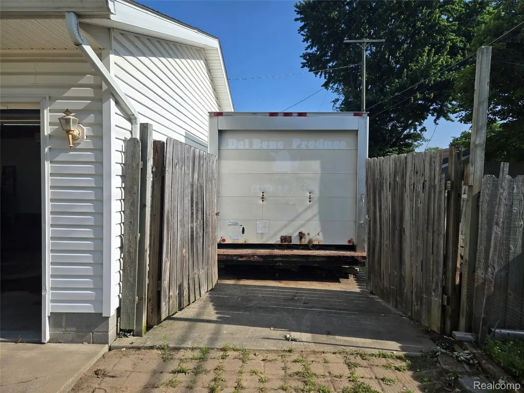 1569 New Hampshire Avenue Marysville City MI 48040