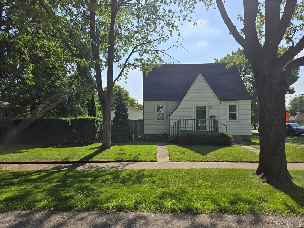 1569 New Hampshire Avenue Marysville City MI 48040