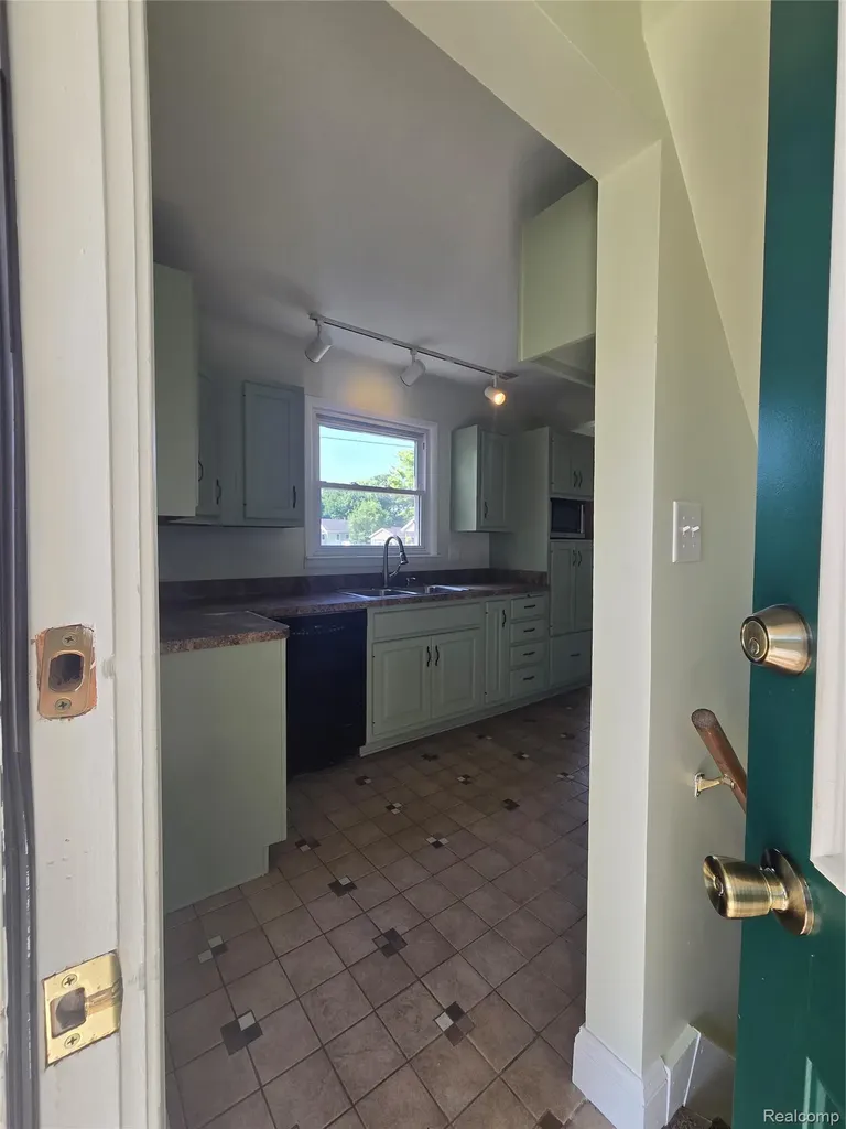 1569 New Hampshire Avenue Marysville City MI 48040