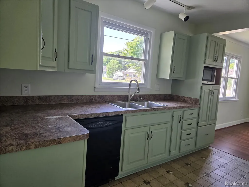 1569 New Hampshire Avenue Marysville City MI 48040