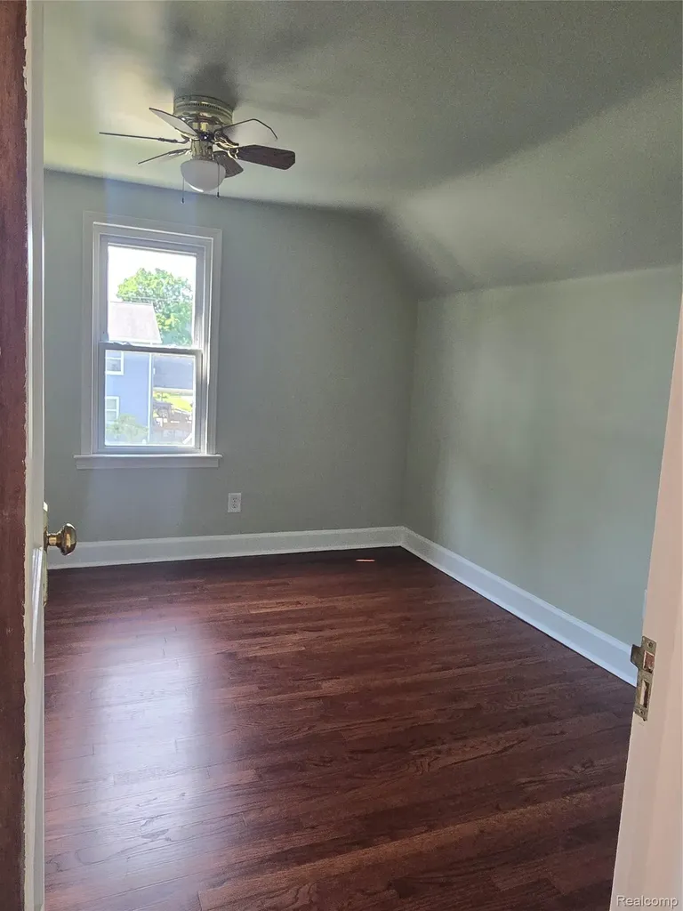1569 New Hampshire Avenue Marysville City MI 48040