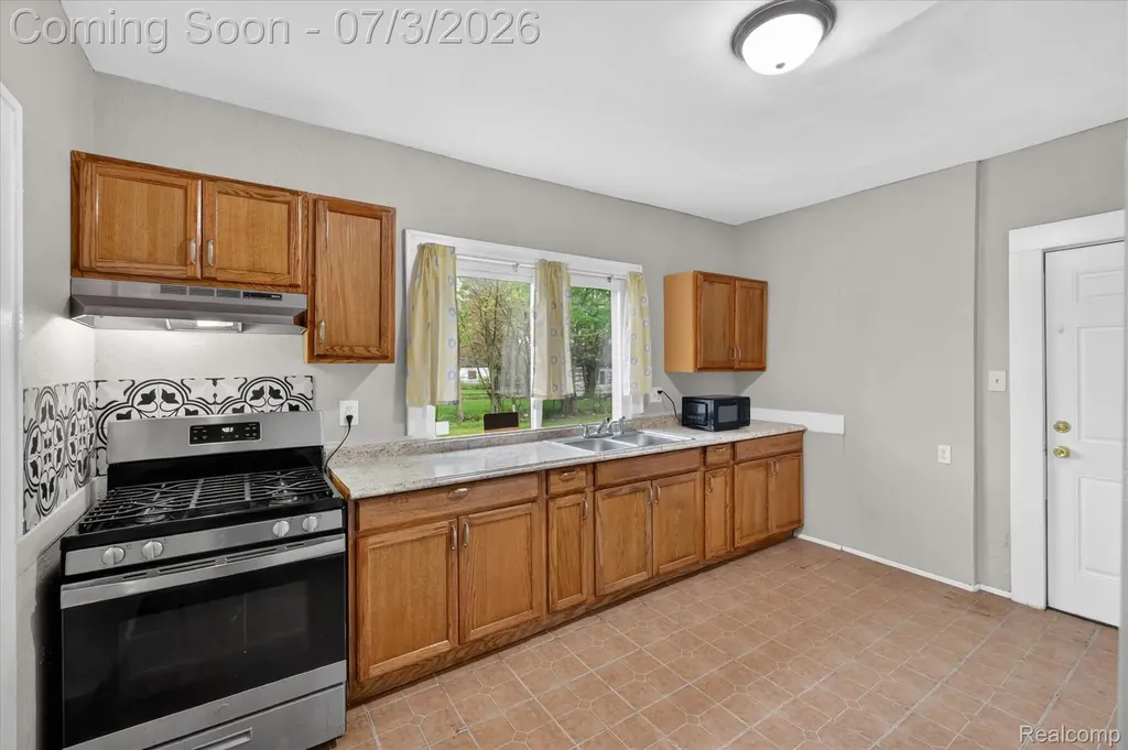 6881 Brace Street Detroit City MI 48228