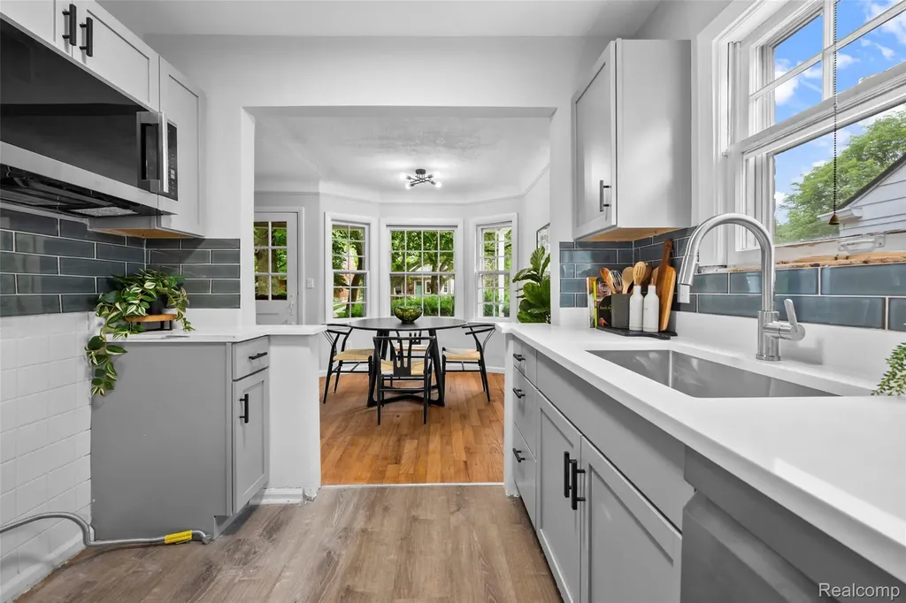414 Aqua Court Royal Oak City MI 48073