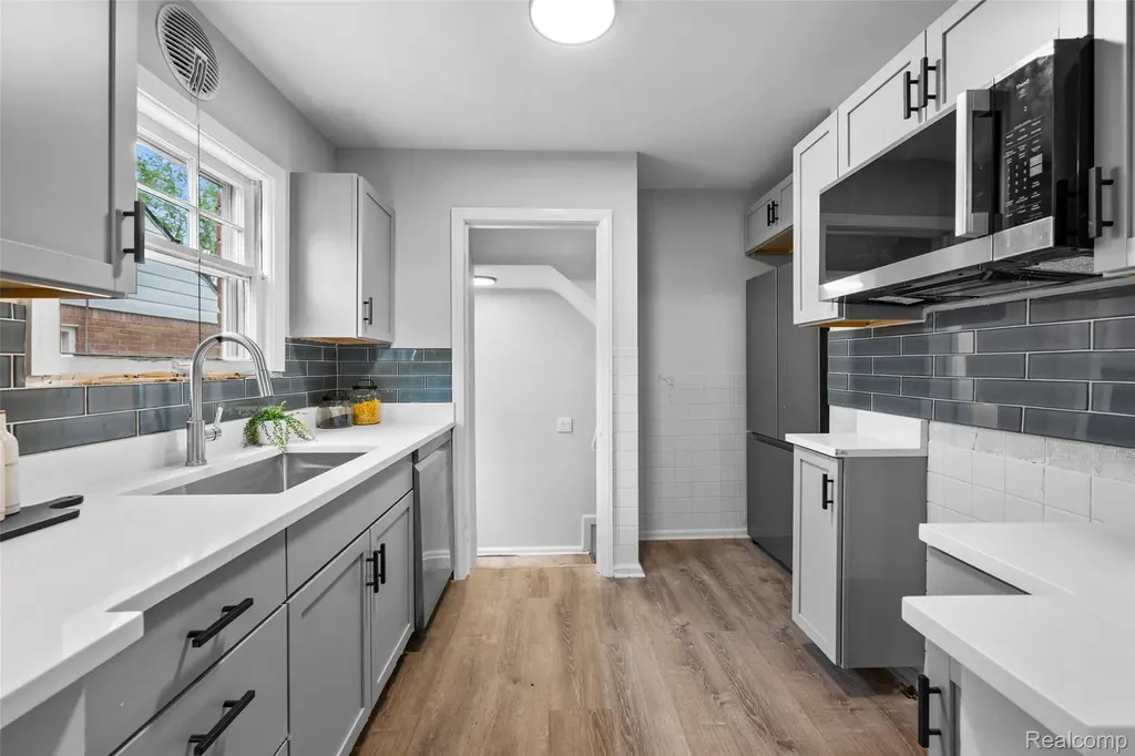 414 Aqua Court Royal Oak City MI 48073