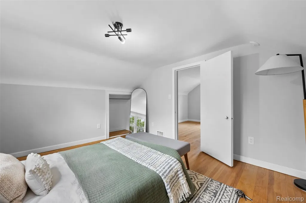 414 Aqua Court Royal Oak City MI 48073
