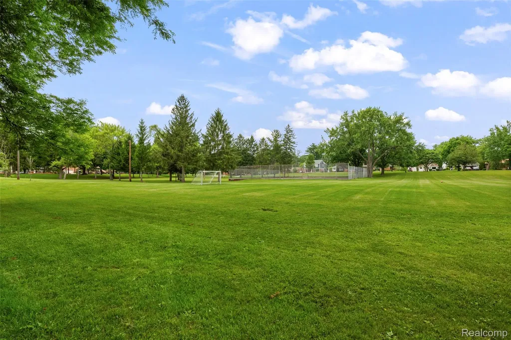 414 Aqua Court Royal Oak City MI 48073