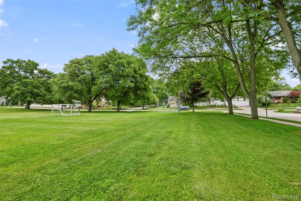 414 Aqua Court Royal Oak City MI 48073