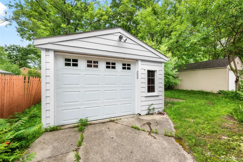 414 Aqua Court Royal Oak City MI 48073