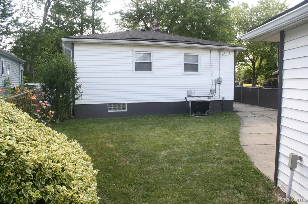 5001 Montfaucon Street Trenton City MI 48183