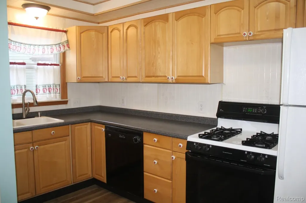 5001 Montfaucon Street Trenton City MI 48183