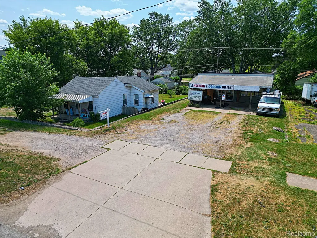 8411 N Middlebelt Road Westland City MI 48185