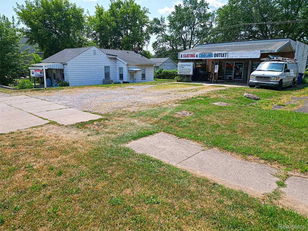 8411 N Middlebelt Road Westland City MI 48185