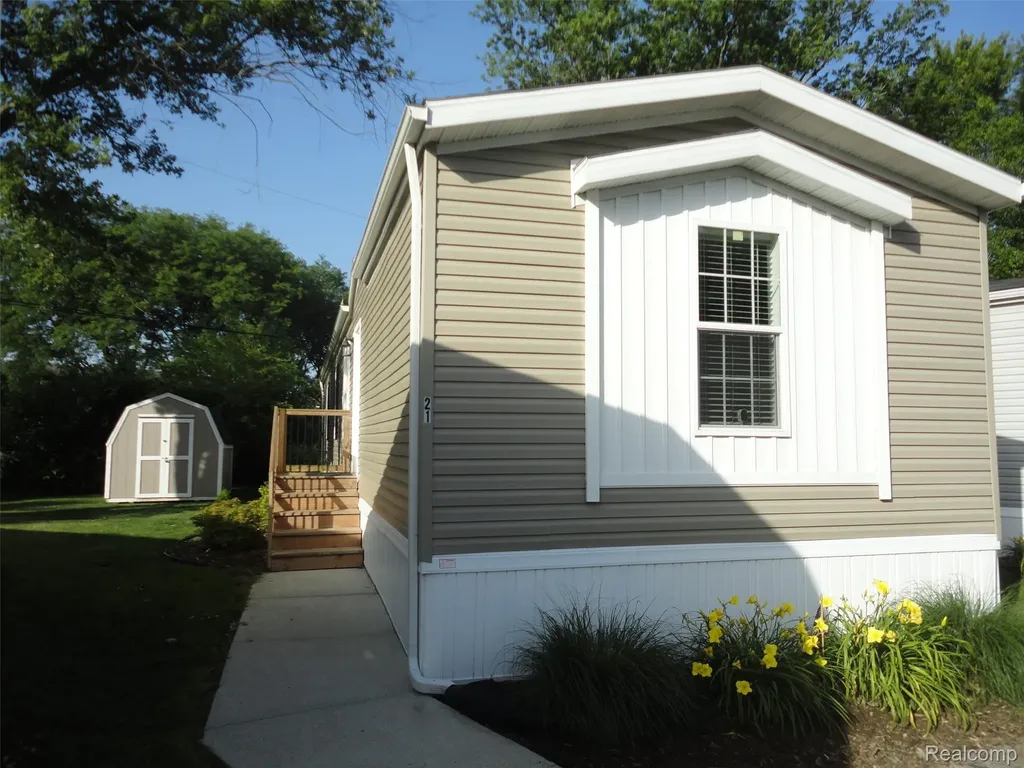 21 Saint Andrews Bedford Township MI 48182