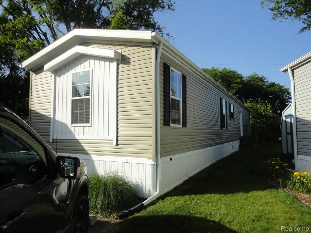 21 Saint Andrews Bedford Township MI 48182