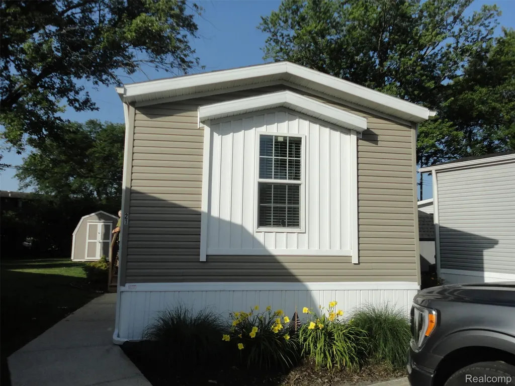 21 Saint Andrews Bedford Township MI 48182