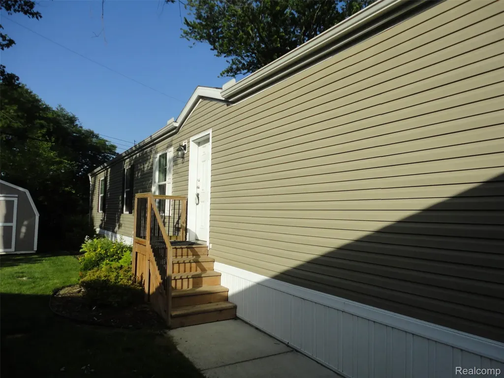 21 Saint Andrews Bedford Township MI 48182