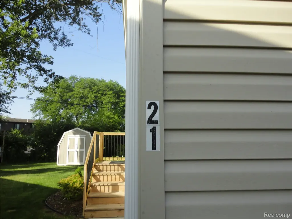 21 Saint Andrews Bedford Township MI 48182
