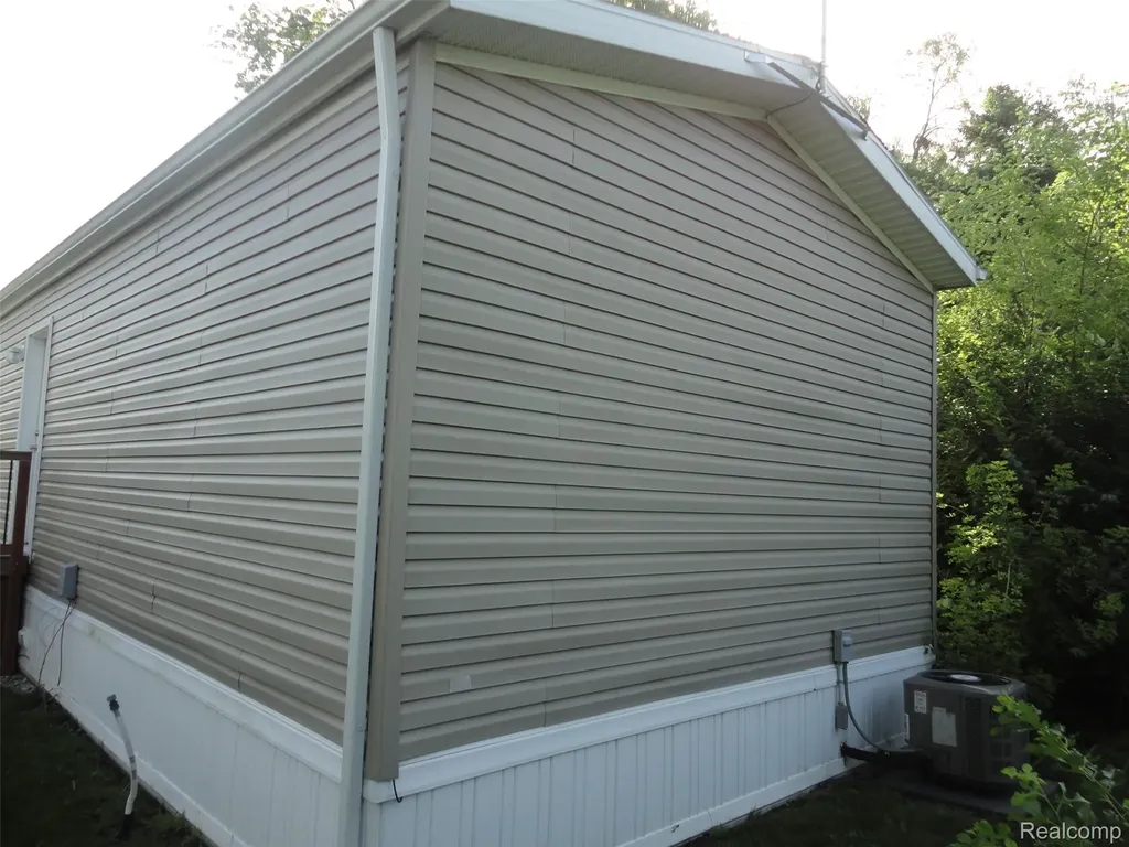 21 Saint Andrews Bedford Township MI 48182