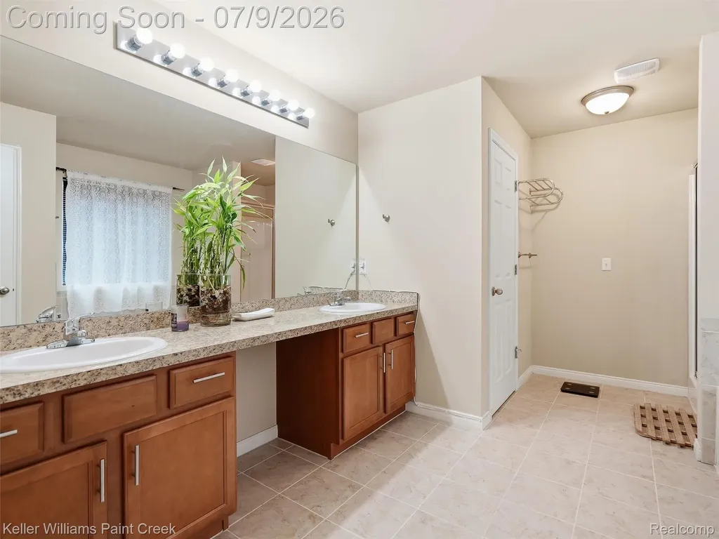 846 Monterey Lane Rochester Hills City MI 48307