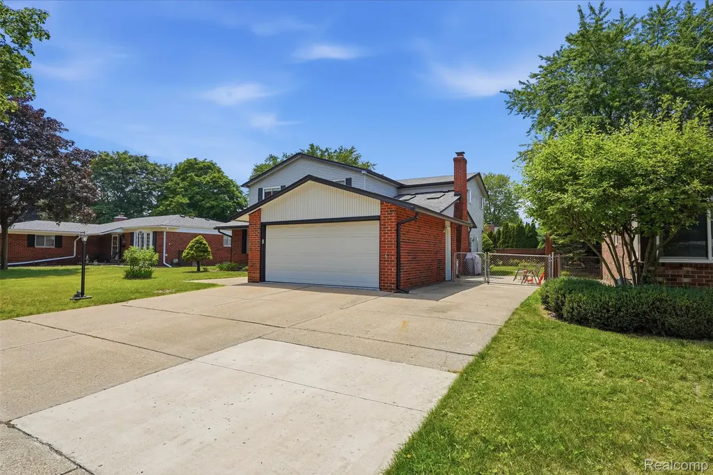 14385 Pere Street Livonia City MI 48154