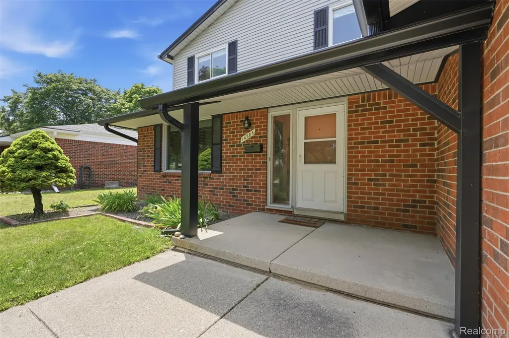 14385 Pere Street Livonia City MI 48154