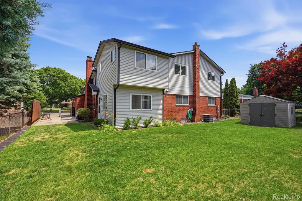 14385 Pere Street Livonia City MI 48154