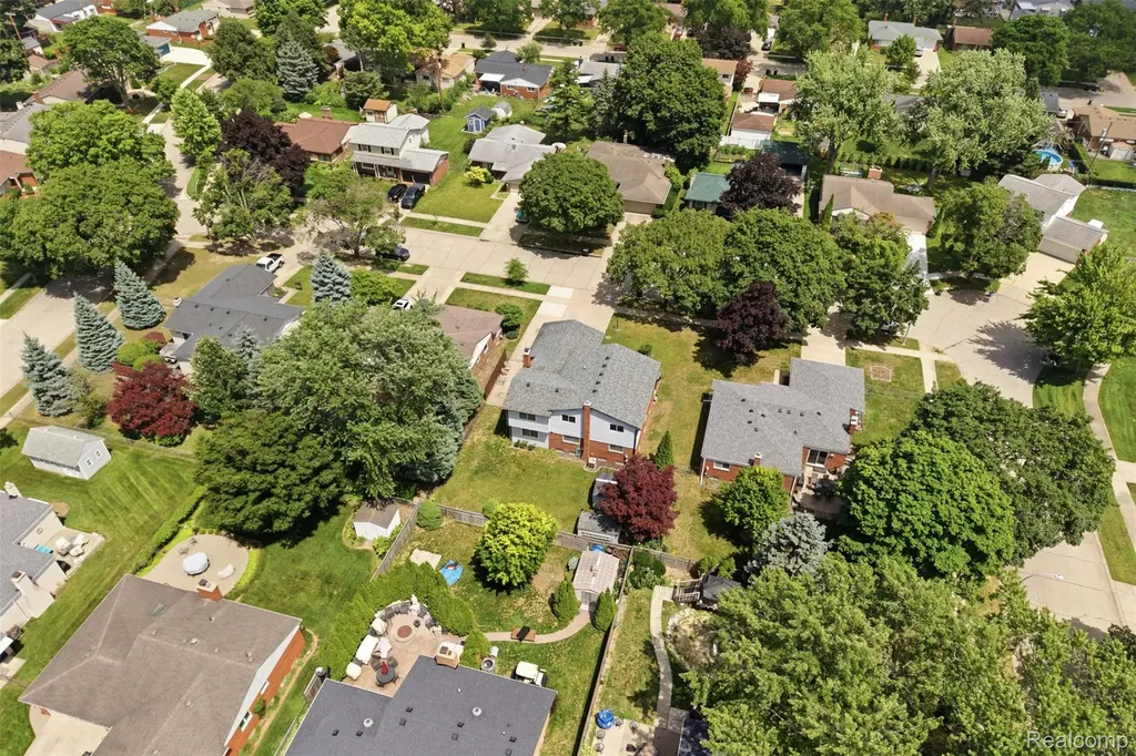 14385 Pere Street Livonia City MI 48154