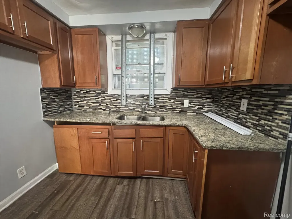 15421 Evergreen Road Detroit City MI 48223
