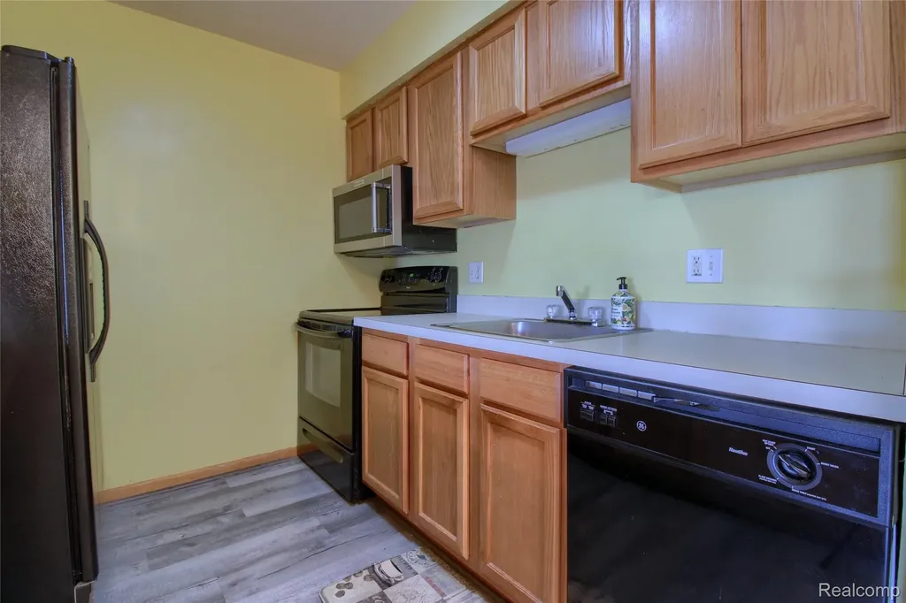 9743 Wildflower Court Van Buren Charter Township MI 48111